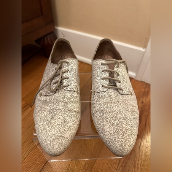 White leather oxfords - Picture 1 of 9